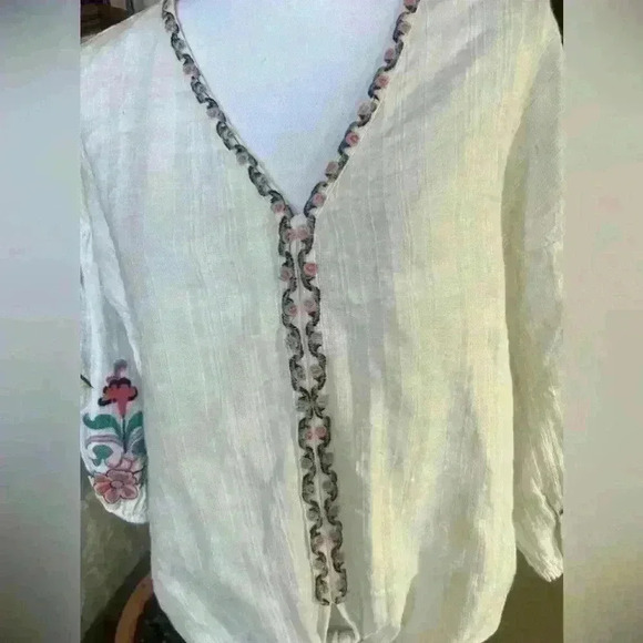 Max Studio blouse size Large. V neck white embroidered sleeves and neckline - Picture 8 of 15